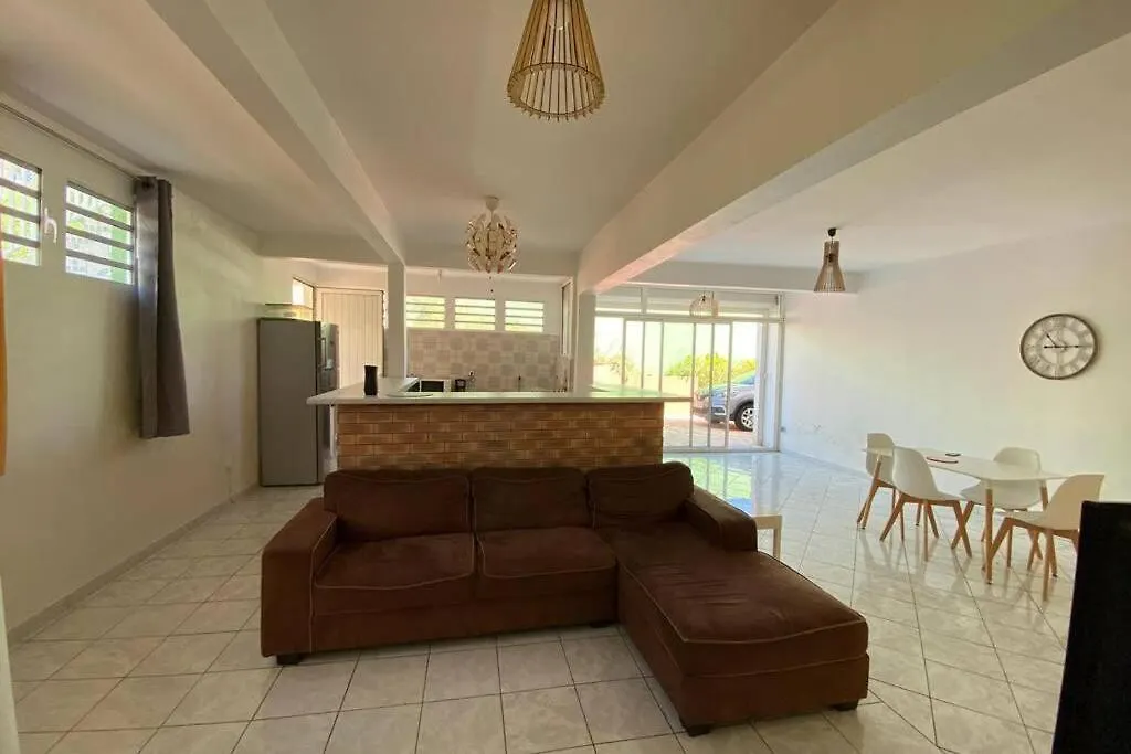 Apartment Charmant Appartement Avec Piscine Le Robert